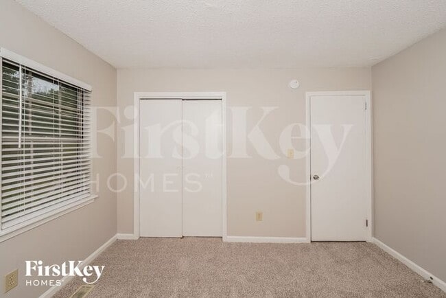 Building Photo - 2532 Janice Cir NE