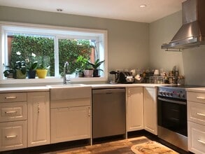 Building Photo - 329 W 23 St