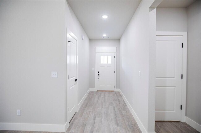 Foto del edificio - 14 Kinloch Dr