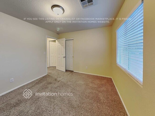 Foto del edificio - 4923 Charlo Dr