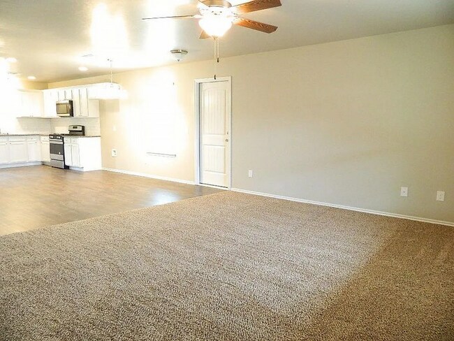 Foto del edificio - Beautiful 3 Bed 2 bath Home in Midwest City!