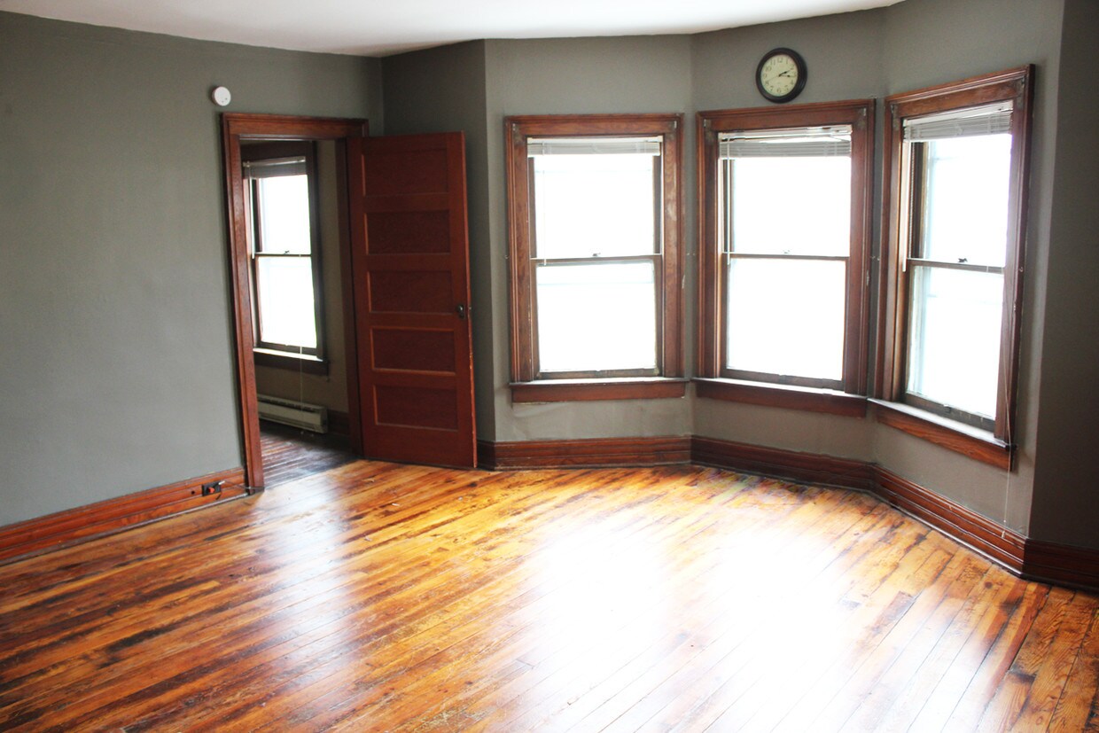 Living Room - 534 Washington St