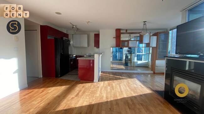 Building Photo - 1328 W Pender St