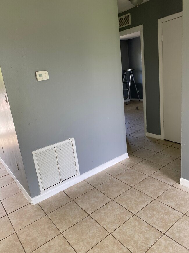 211 10th St NW Unit B, Moore Haven, FL 33471 Apartments in Moore