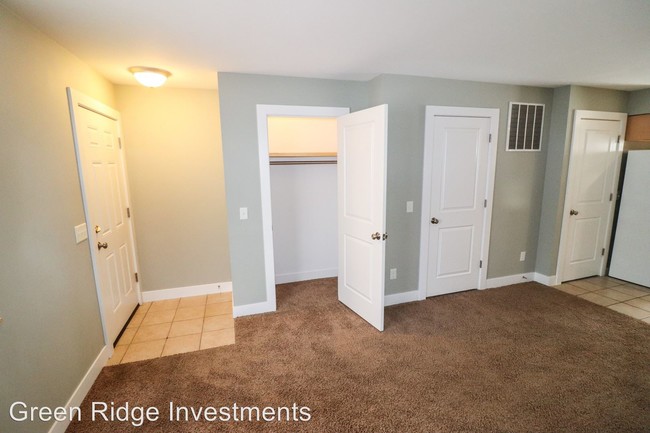 Foto del edificio - 834 Leonard St NE
