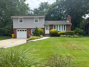 Building Photo - 611 Pin Oak Rd