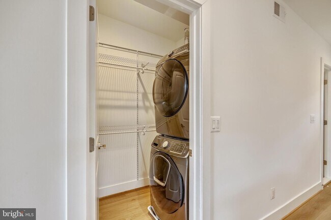 Foto del edificio - 314 Varnum St NW