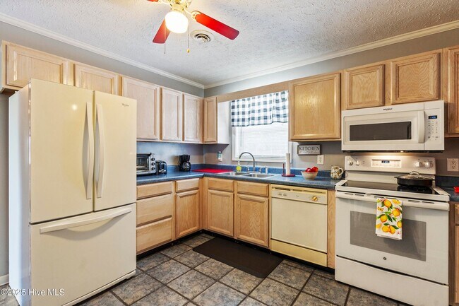 Cocina - 606 Manassas Dr