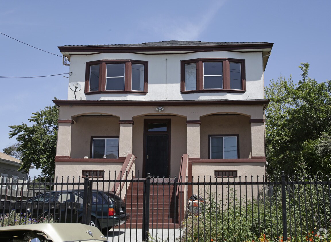 Building Photo - 964 34th St