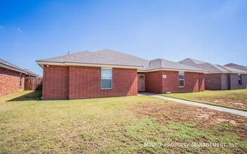 Building Photo - 906 N Belmont Ave