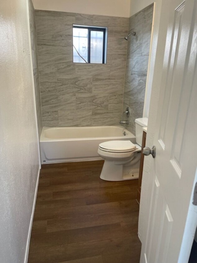 Foto del edificio - 305 Wisconsin St NE