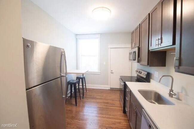 Foto del edificio - 1 br, 1 bath Apartment - 4405 Forest Park Ave