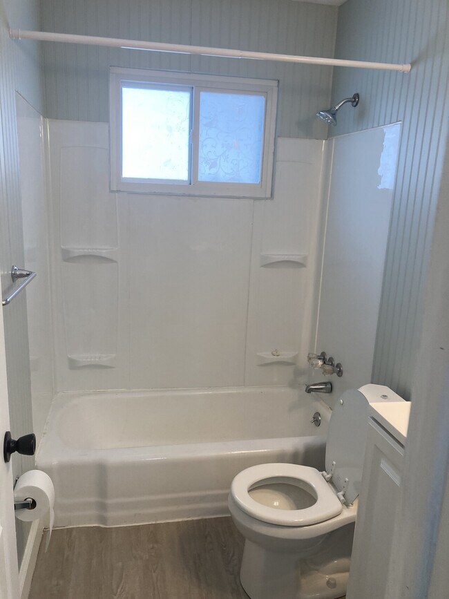 Building Photo - Arnold Duplex