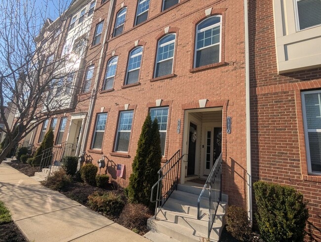 Building Photo - Ground level (two story) Condo in Westview South Community available early April!