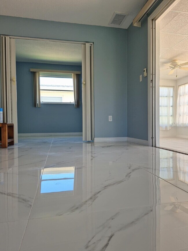 Building Photo - Remodeled Waterfront Home in Gulf Harbors