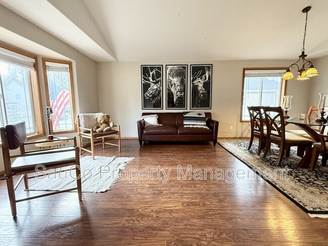 Building Photo - 60031 Ridgeway Loop