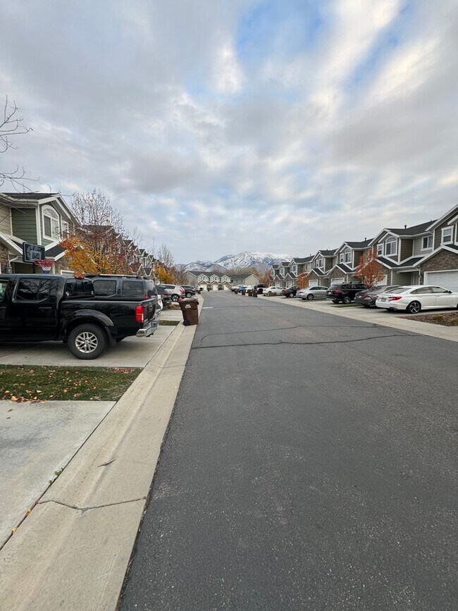 Foto del edificio - 3 bdrm 2 1/2 bth townhouse 1 Car Garage