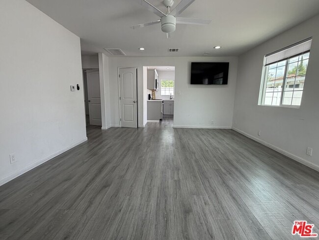 Foto del edificio - 18601 Hiawatha St