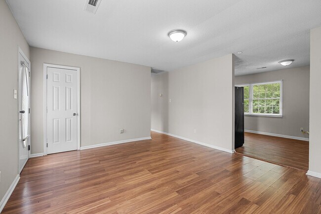 Foto del edificio - Fantastic 3 Bedroom Ranch home in SE Ralei...