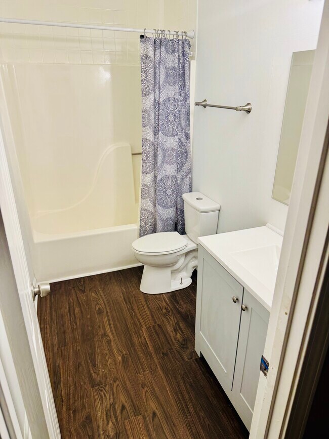 Foto del edificio - 1704 Riverside Ct NE