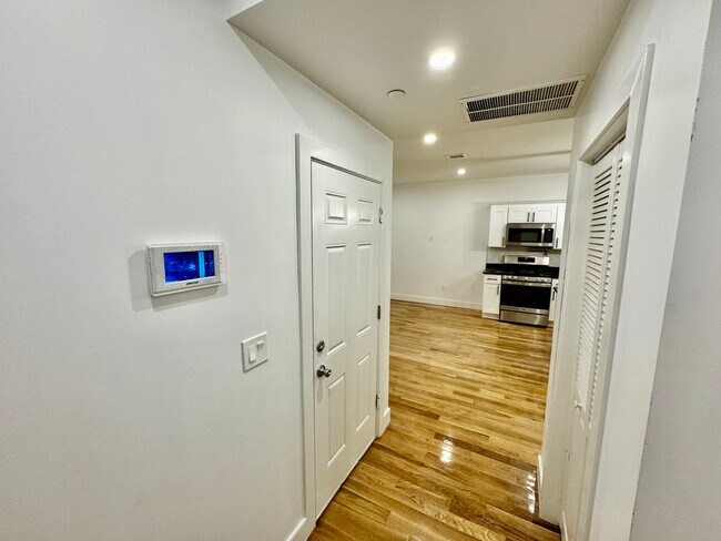 Foto del edificio - 74 Corona St