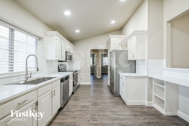 Building Photo - 804 Courson Dr