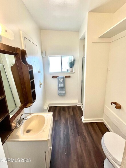Foto del edificio - 1224 E Street Unit B