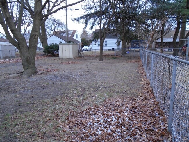 Building Photo - 2/1 ranch available - OPEN HOUSE SAT 7/25 2-4PM AND SUN 7/26 12:30-2:30