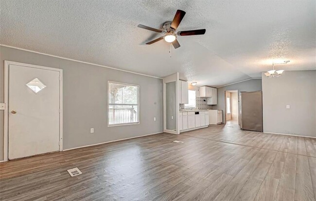 Building Photo - 111 County Rd 67632