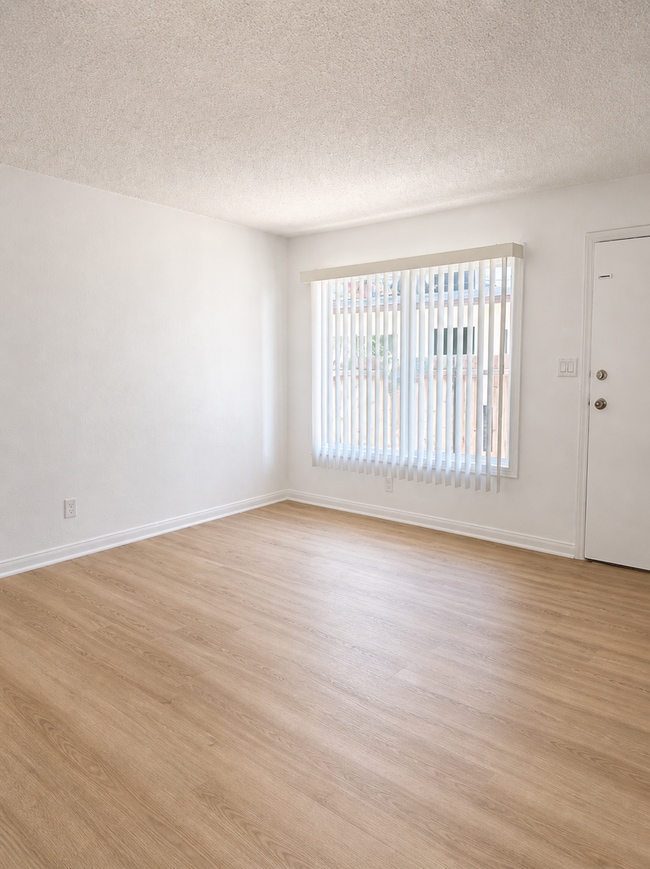 Interior Photo - 14719 S. Berendo Ave