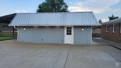 Building Photo - 1017 Primrose Dr