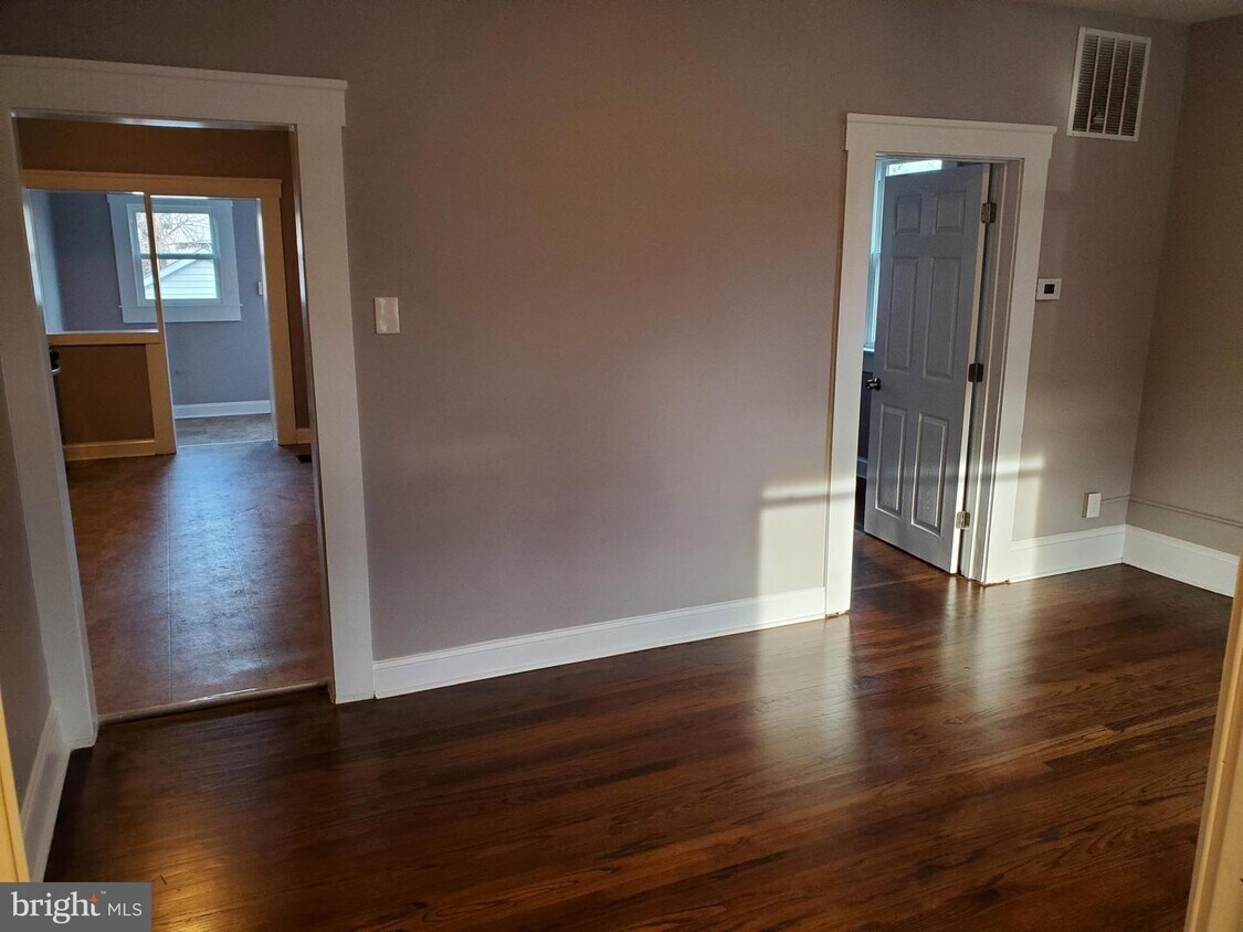 Primary Photo - 1111 Elm Ridge Ave