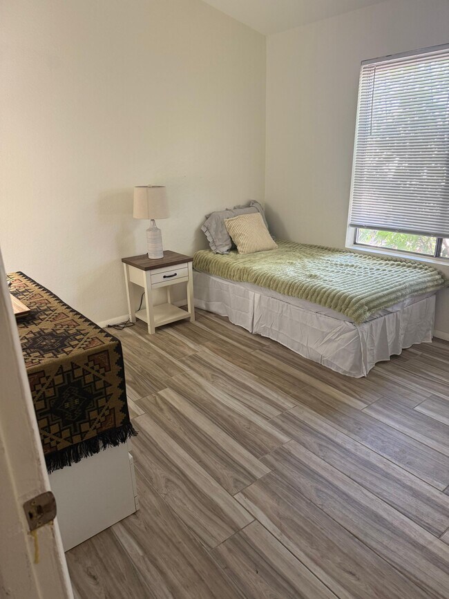 Foto del edificio - 16220 N 16th Pl