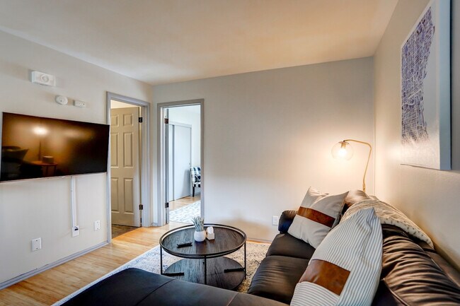 Foto del edificio - 9407 W Adler St