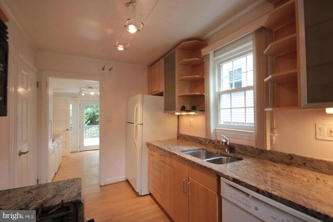 Building Photo - 3931 6th St S