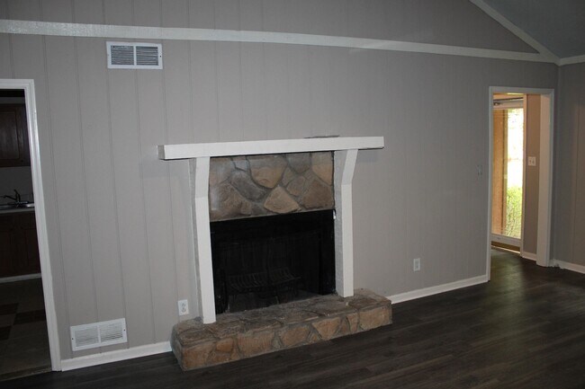 Building Photo - 125 Wilhelmina Dr