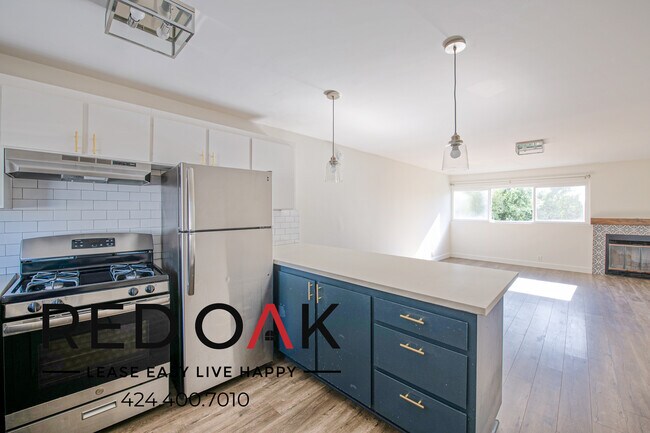 Building Photo - Spacious Two Story Updated One Bedroom wit...