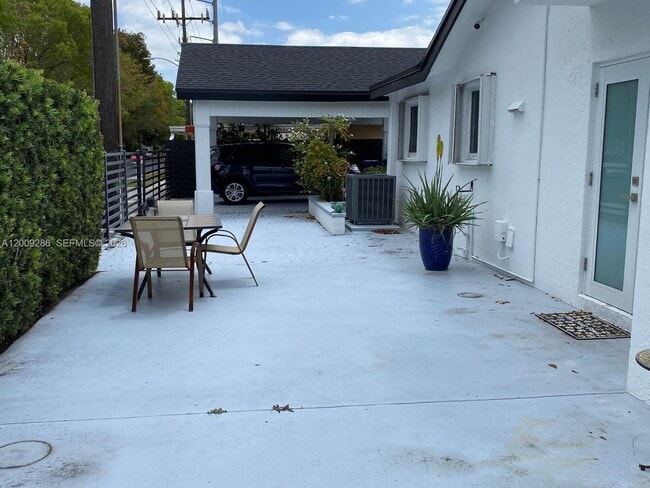 Building Photo - 403 SW 89th Pl