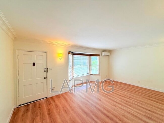 Building Photo - 626 1/2 N Spaulding Ave