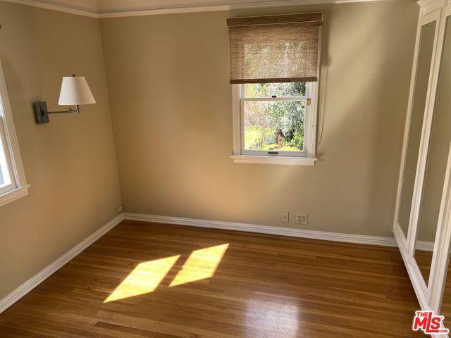 Building Photo - 10589 Kinnard Ave