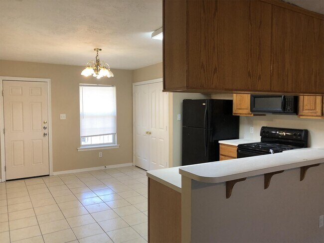 Building Photo - 1401 Western Oaks Ct