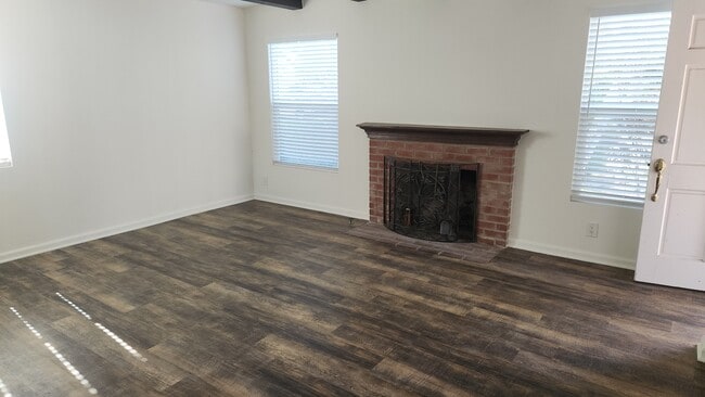 Building Photo - 3548 Military Ave