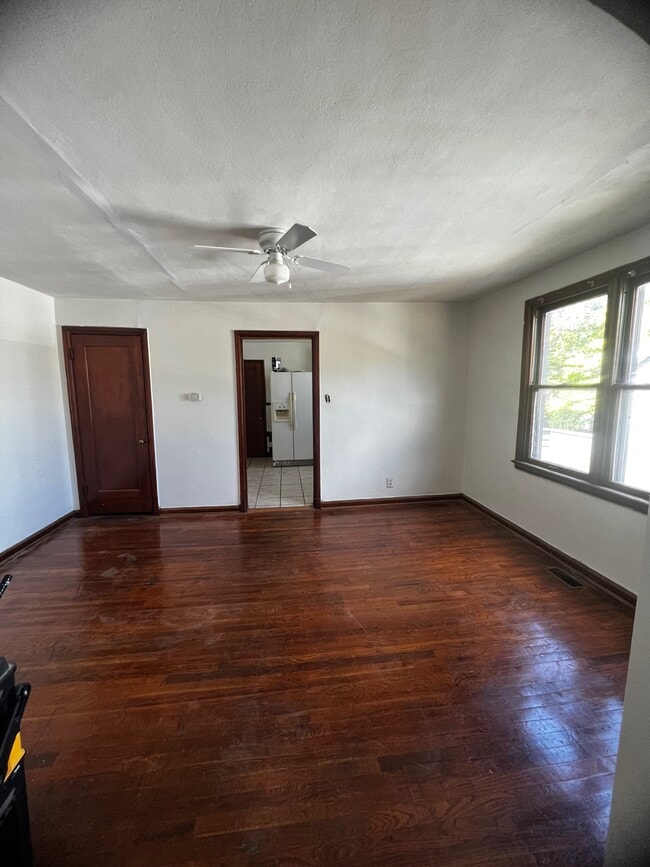 Building Photo - 2409 Spencer Ave