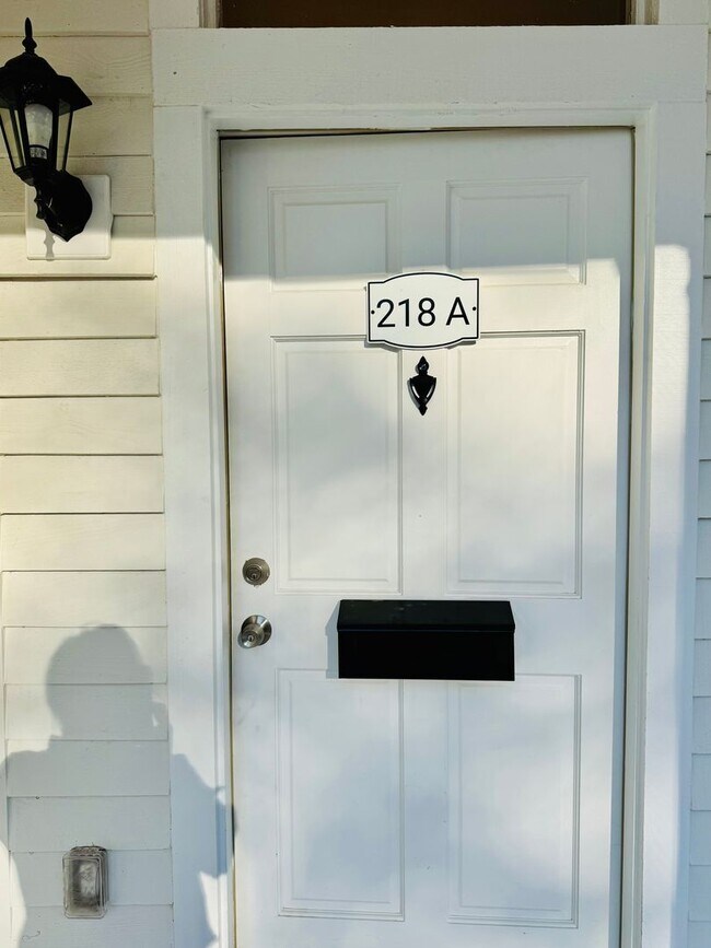 Foto del edificio - 218 College St