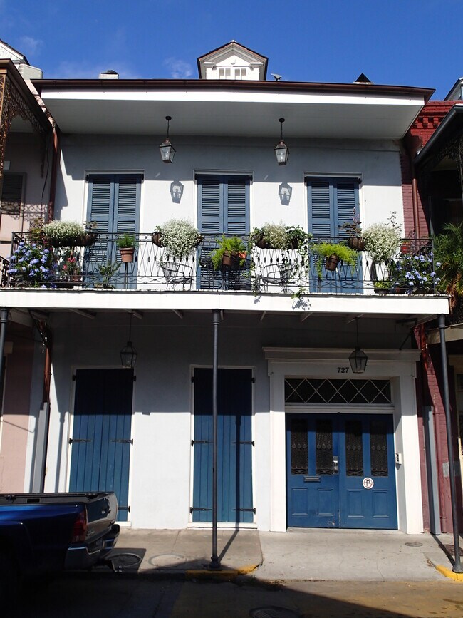 Building Photo - 727 Ursulines Ave