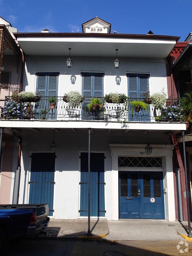Building Photo - 727 Ursulines Ave