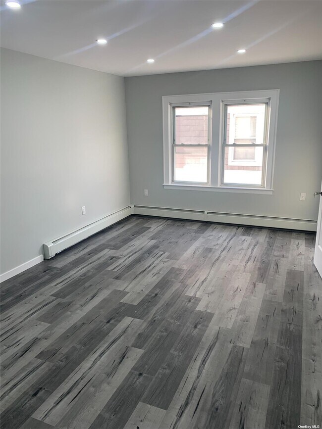 84 W Mineola Ave, Valley Stream, NY 11580 House for Rent in Valley