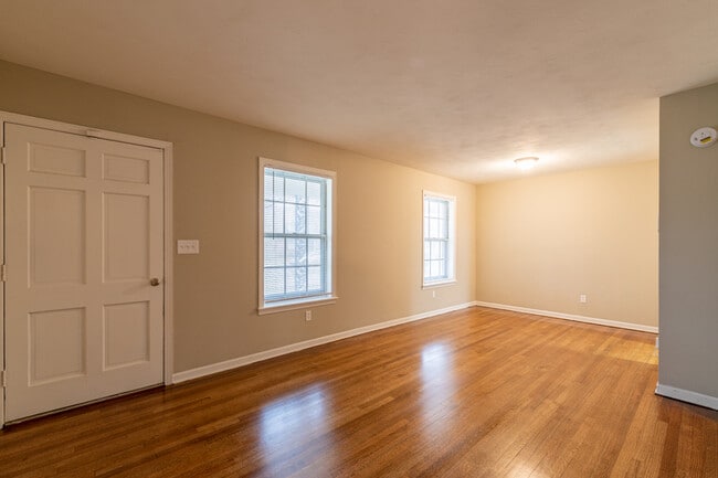 Foto del edificio - 5121 Ginger Cir