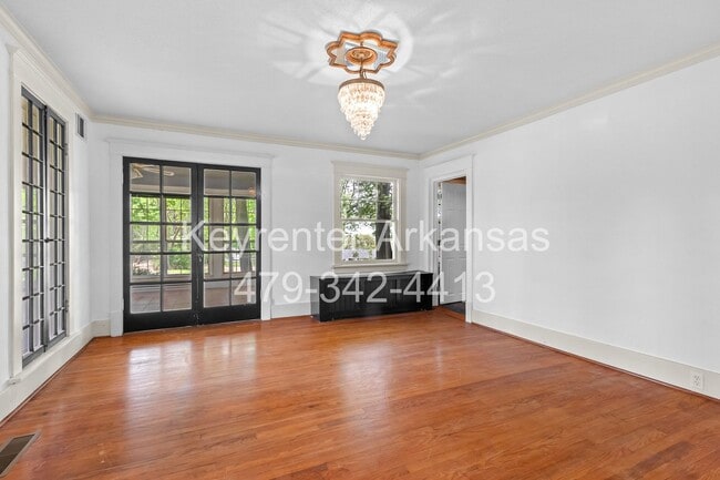 Building Photo - Unique, Charming and Spacious Fayetteville Home!