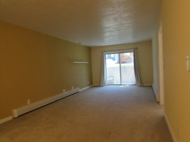 Foto del edificio - 3150 Lakeside Dr